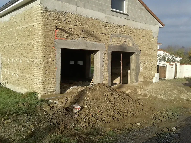 Mur de soutènement à Bort-l'Étang